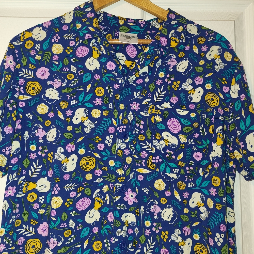 Peanuts Hawaiian‎ Shirt Men's Size Medium Short Sleeve Woven Floral